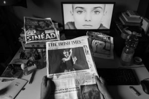 Scopri di più sull'articolo INSANIA E RIVOLTA: ELOGIO DI SINÉAD O’CONNOR